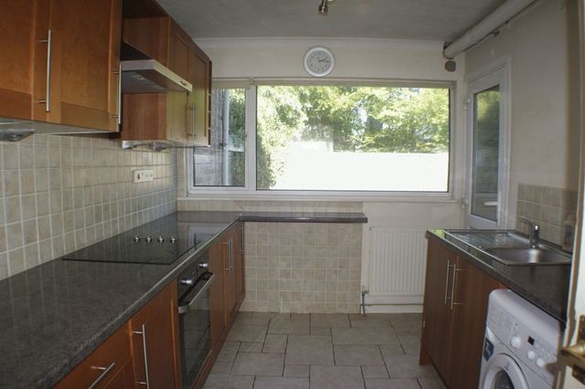  Image of 2 bedroom Flat to rent in Wallace Close Woodley Reading RG5 at Wallace Close Woodley READING, RG5 3HW