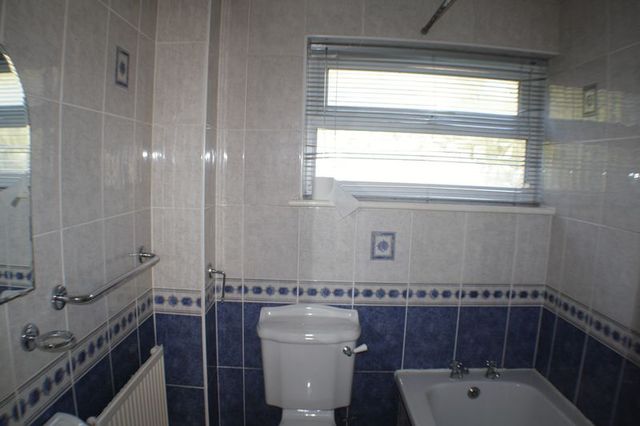  Image of 2 bedroom Flat to rent in Wallace Close Woodley Reading RG5 at Wallace Close Woodley READING, RG5 3HW