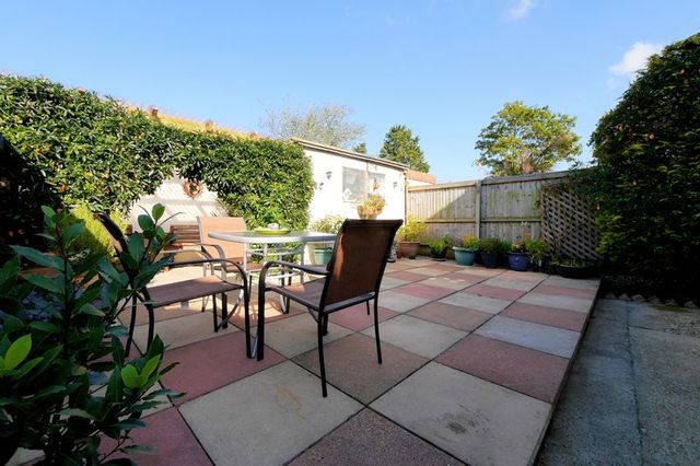  Image of 3 bedroom Terraced house for sale in Saxon Close Wallingford OX10 at Saxon Close  Wallingford, OX10 0SR
