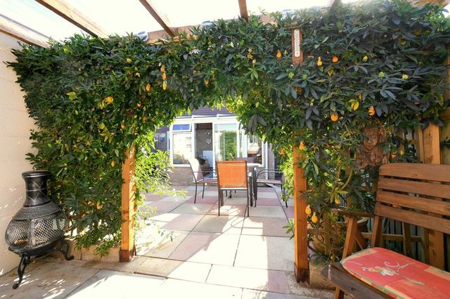  Image of 3 bedroom Terraced house for sale in Saxon Close Wallingford OX10 at Saxon Close  Wallingford, OX10 0SR