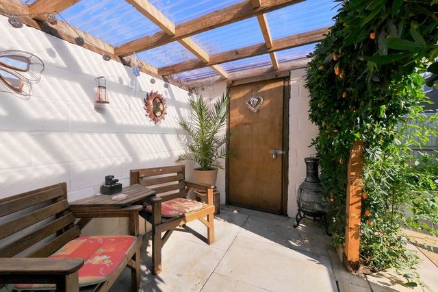  Image of 3 bedroom Terraced house for sale in Saxon Close Wallingford OX10 at Saxon Close  Wallingford, OX10 0SR