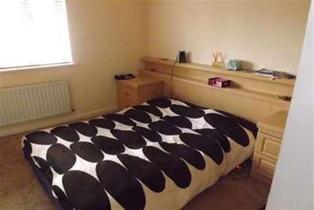  Image of 2 bedroom Detached house to rent in Victory Road London E11 at London, E11 1UL
