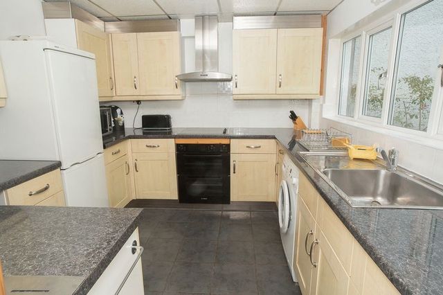  Image of 4 bedroom Detached house for sale in Warren Road Banstead SM7 at Warren Road  Banstead, SM7 1LA
