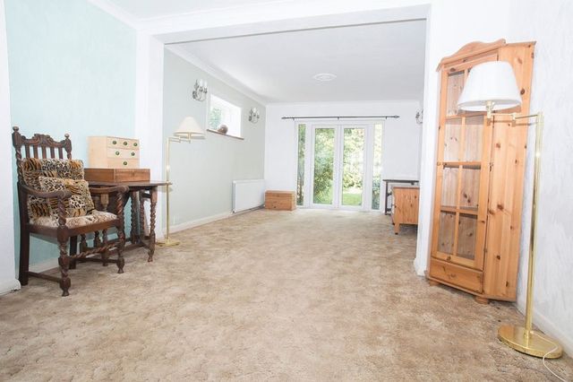  Image of 4 bedroom Detached house for sale in Warren Road Banstead SM7 at Warren Road  Banstead, SM7 1LA