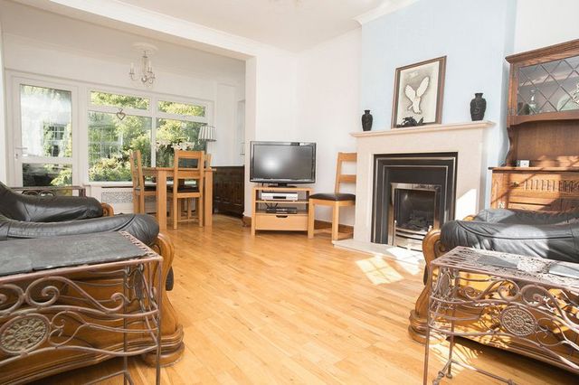  Image of 4 bedroom Detached house for sale in Warren Road Banstead SM7 at Warren Road  Banstead, SM7 1LA