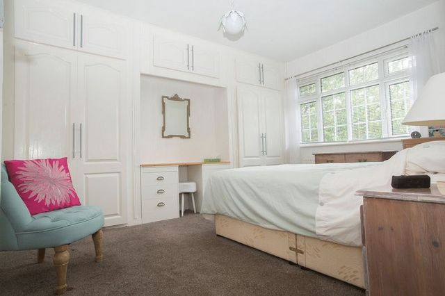  Image of 4 bedroom Detached house for sale in Warren Road Banstead SM7 at Warren Road  Banstead, SM7 1LA