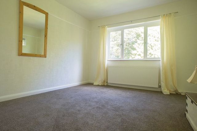  Image of 4 bedroom Detached house for sale in Warren Road Banstead SM7 at Warren Road  Banstead, SM7 1LA