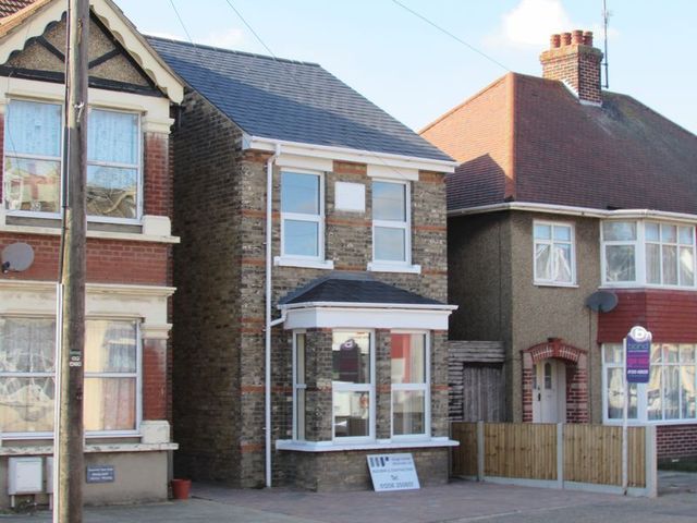  Image of 3 bedroom Detached house to rent in Wellesley Road Clacton-on-Sea CO15 at Wellesley Road  Clacton-On-Sea, CO15 3QD