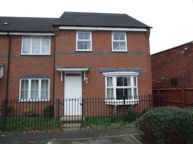  Image of 3 bedroom Semi-Detached house to rent in Wellington Street Loughborough LE11 at Wellington Street  Loughborough, LE11 1BZ