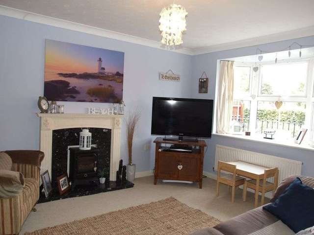  Image of 3 bedroom Semi-Detached house to rent in Wellington Street Loughborough LE11 at Wellington Street  Loughborough, LE11 1BZ