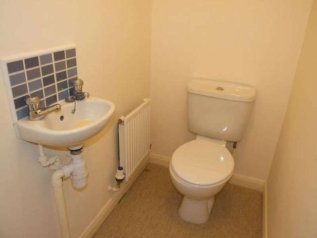  Image of 3 bedroom Semi-Detached house to rent in Wellington Street Loughborough LE11 at Wellington Street  Loughborough, LE11 1BZ