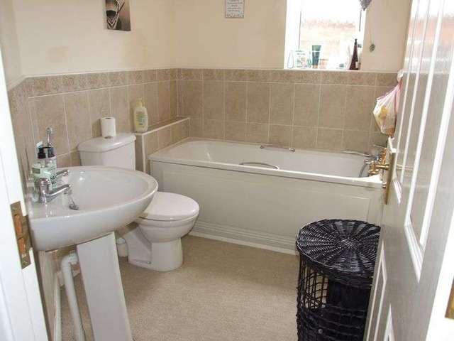  Image of 3 bedroom Semi-Detached house to rent in Wellington Street Loughborough LE11 at Wellington Street  Loughborough, LE11 1BZ