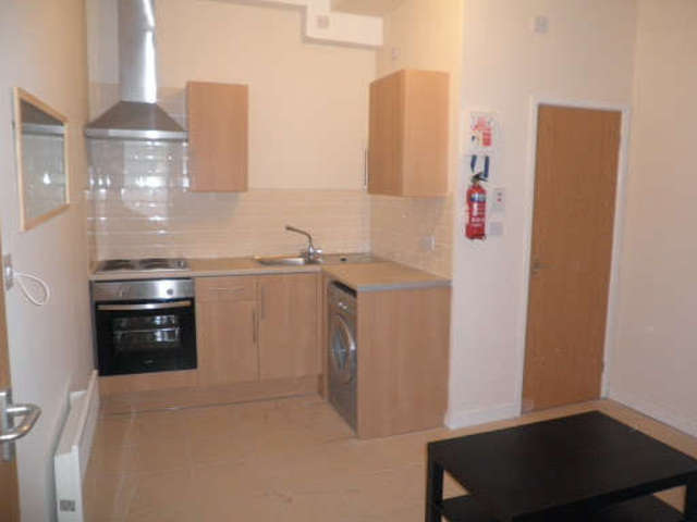  Image of 1 bedroom Flat to rent in West Luton Place Cardiff CF24 at West Luton Place  Cardiff, CF24 0EW