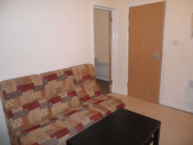  Image of 1 bedroom Flat to rent in West Luton Place Cardiff CF24 at West Luton Place  Cardiff, CF24 0EW