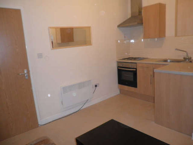 Image of 1 bedroom Flat to rent in West Luton Place Cardiff CF24 at West Luton Place  Cardiff, CF24 0EW