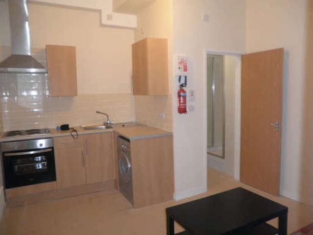  Image of 1 bedroom Flat to rent in West Luton Place Cardiff CF24 at West Luton Place  Cardiff, CF24 0EW
