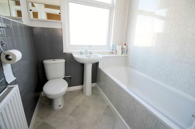  Image of 3 bedroom Terraced house to rent in Westbury Road Southend-on-Sea SS2 at Westbury Road  Southend-On-Sea, SS2 4DP