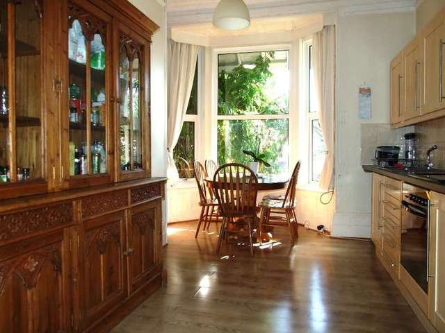  Image of 4 bedroom Flat to rent in Buxton Road Weymouth DT4 at Weymouth, DT4 9PJ