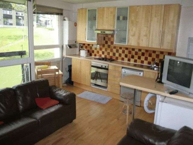  Image of 4 bedroom Flat to rent in Whitlock Drive London SW19 at Whitlock Drive  London, SW19 6SN