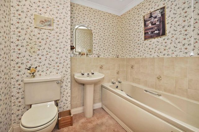  Image of 1 bedroom Flat for sale in Windsor Road Torquay TQ1 at Windsor Road  Torquay, TQ1 1TD