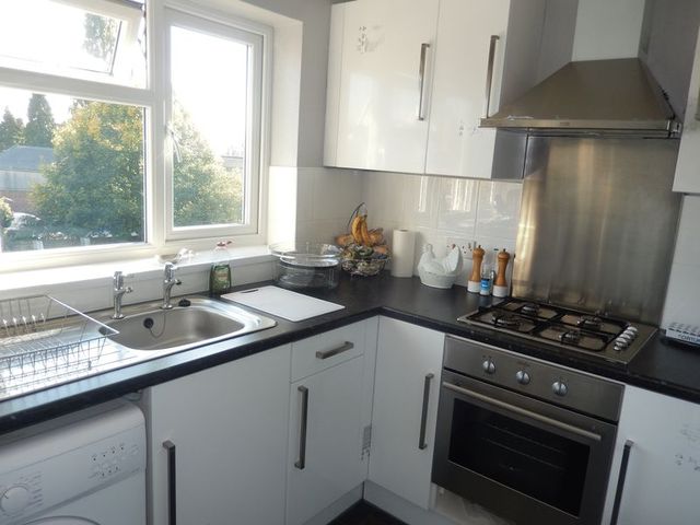  Image of 2 bedroom Flat for sale in Woodborough Road Mapperley Nottingham NG3 at Woodborough Road  Mapperley, NG3 5GJ