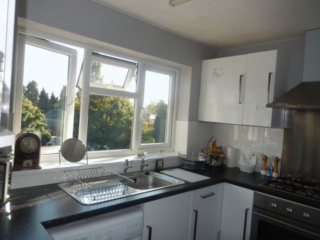  Image of 2 bedroom Flat for sale in Woodborough Road Mapperley Nottingham NG3 at Woodborough Road  Mapperley, NG3 5GJ
