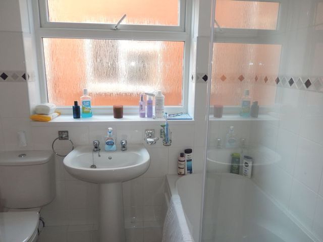  Image of 2 bedroom Flat for sale in Woodborough Road Mapperley Nottingham NG3 at Woodborough Road  Mapperley, NG3 5GJ