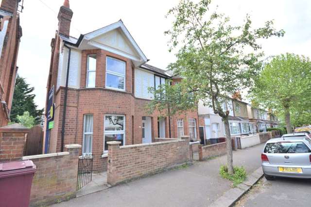 Image of 1 bedroom House Share to rent in Wantage Road Reading RG30 at Wantage Road  Reading, RG30 2SF