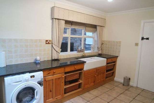  Image of 4 bedroom Detached house for sale in Chesterfield Road South Mansfield NG19 at Chesterfield Road South  Mansfield, NG19 7AQ