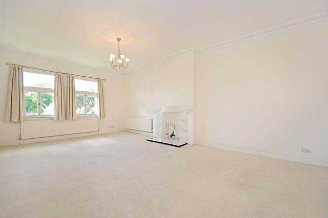  Image of 4 bedroom Flat for sale in Belsize Park London NW3 at Belsize Park  London, NW3 4EE
