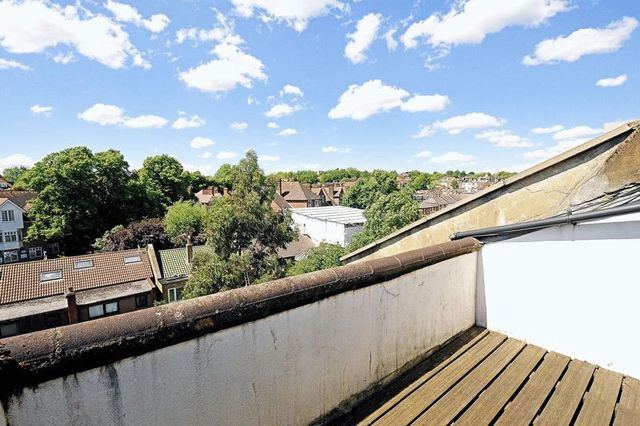  Image of 4 bedroom Flat for sale in Belsize Park London NW3 at Belsize Park  London, NW3 4EE