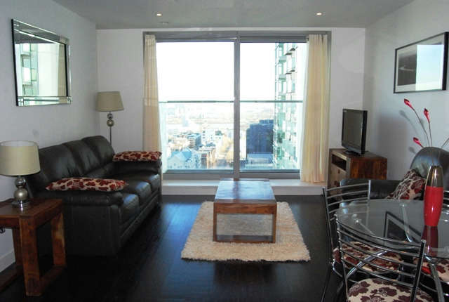  Image of 1 bedroom Flat to rent in Pan Peninsula Square London E14 at London, E14 9HJ