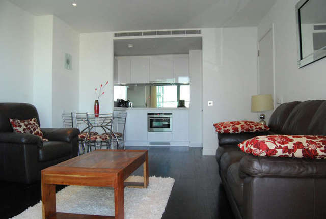  Image of 1 bedroom Flat to rent in Pan Peninsula Square London E14 at London, E14 9HJ