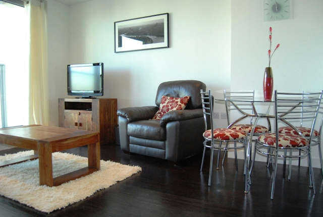  Image of 1 bedroom Flat to rent in Pan Peninsula Square London E14 at London, E14 9HJ