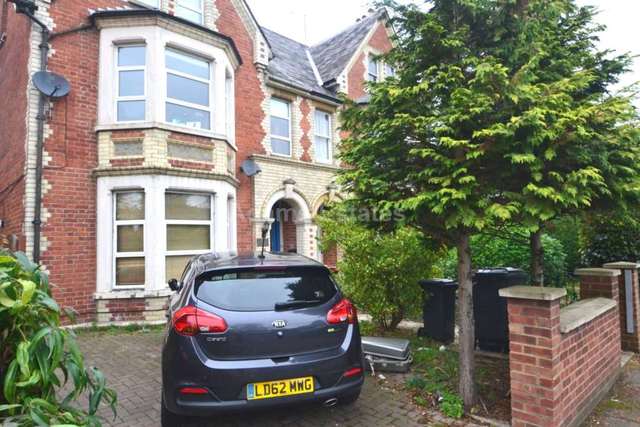 Image of 8 bedroom Semi-Detached house to rent in Elmhurst Road Reading RG1 at Elmhurst Road  Reading, RG1 5HY