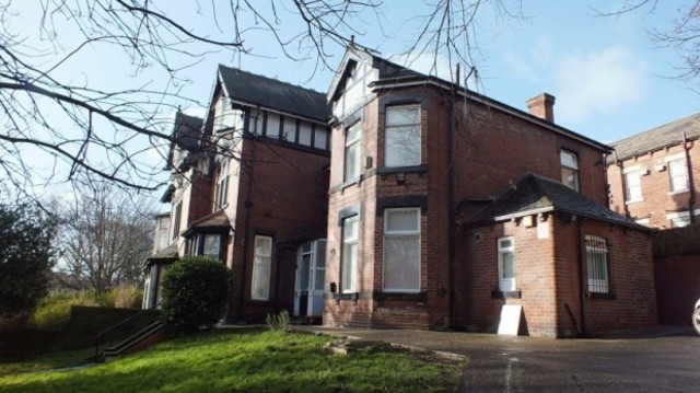  Image of Flat to rent in Harehills Avenue Leeds LS8 at Harehills Avenue  Leeds, LS8 4ET