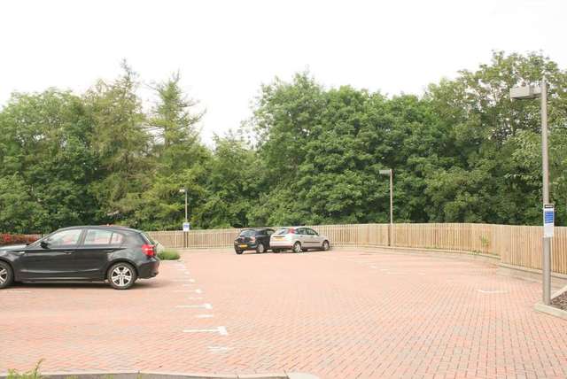  Image of 2 bedroom Apartment to rent in Adrian Close Hemel Hempstead HP1 at Adrian Close Boxmoor Hemel Hempstead, HP1 1AW