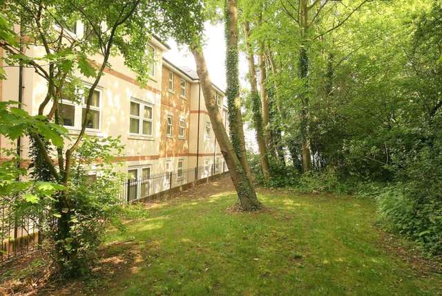  Image of 2 bedroom Apartment to rent in Adrian Close Hemel Hempstead HP1 at Adrian Close Boxmoor Hemel Hempstead, HP1 1AW