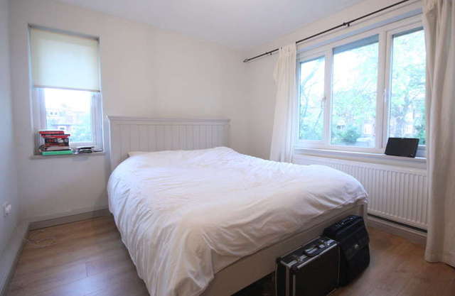  Image of 1 bedroom Maisonette to rent in Albany Mews Kingston upon Thames KT2 at Surrey  Kingston Upon Thames, KT2 5SL
