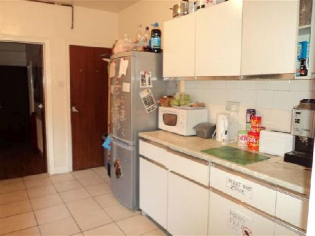  Image of 5 bedroom House Share to rent in Albert Grove Nottingham NG7 at Lenton Nottinghamshire Lenton, NG7 1PA