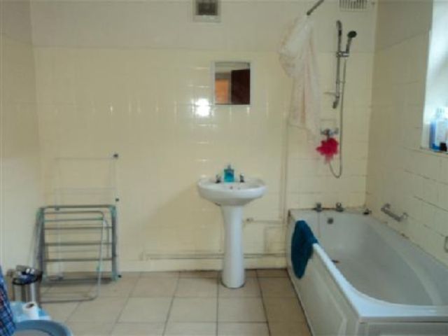  Image of 5 bedroom House Share to rent in Albert Grove Nottingham NG7 at Lenton Nottinghamshire Lenton, NG7 1PA