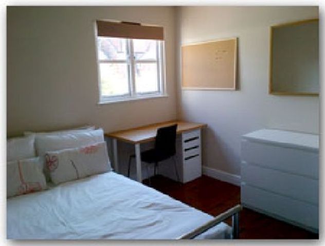 Image of 8 bedroom House Share to rent in Albert Grove Nottingham NG7 at Lenton Nottinghamshire Lenton, NG7 1PA