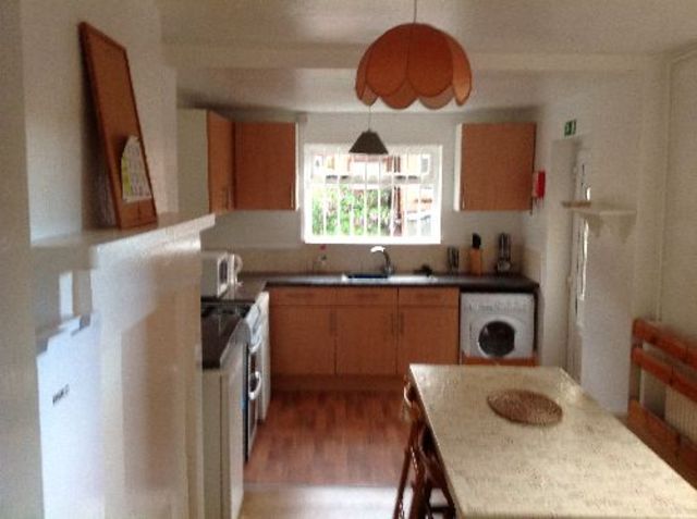  Image of 5 bedroom House Share to rent in Albert Grove Nottingham NG7 at Lenton Nottinghamshire Lenton, NG7 1PB