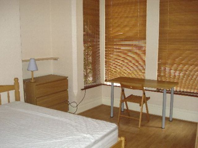  Image of 5 bedroom House Share to rent in Albert Grove Nottingham NG7 at Lenton Nottinghamshire Lenton, NG7 1PB