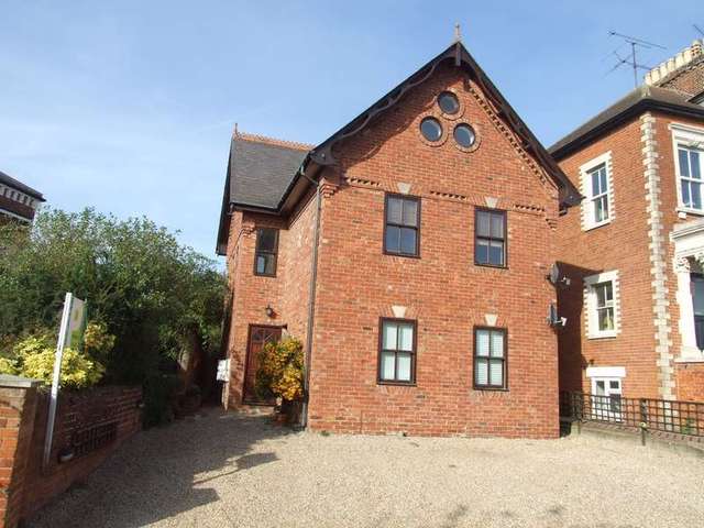  Image of 3 bedroom Apartment to rent in Albert Road Wokingham RG40 at Wokingham Berkshire Wokingham, RG40 2AL