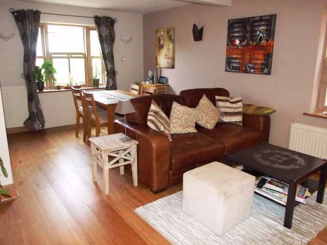  Image of 3 bedroom Apartment to rent in Albert Road Wokingham RG40 at Wokingham Berkshire Wokingham, RG40 2AL