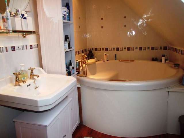  Image of 3 bedroom Apartment to rent in Albert Road Wokingham RG40 at Wokingham Berkshire Wokingham, RG40 2AL