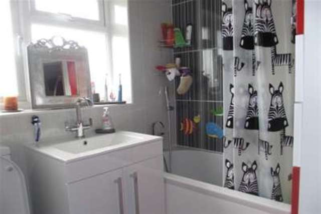  Image of 1 bedroom Detached house to rent in Aldershot Road Guildford GU2 at Guildford, GU2 8BE