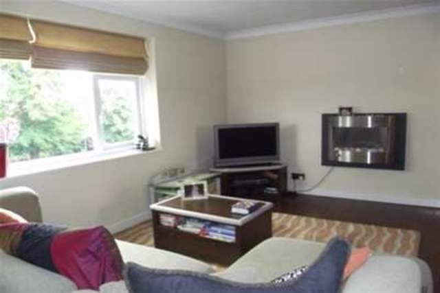  Image of 1 bedroom Detached house to rent in Aldershot Road Guildford GU2 at Guildford, GU2 8BE