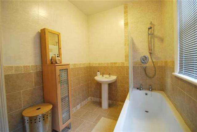  Image of 3 bedroom Apartment for sale in Algitha Road Skegness PE25 at Skegness, PE25 2AG